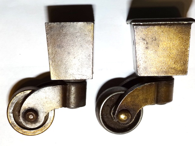 Antique Restoration Hardware, Castor