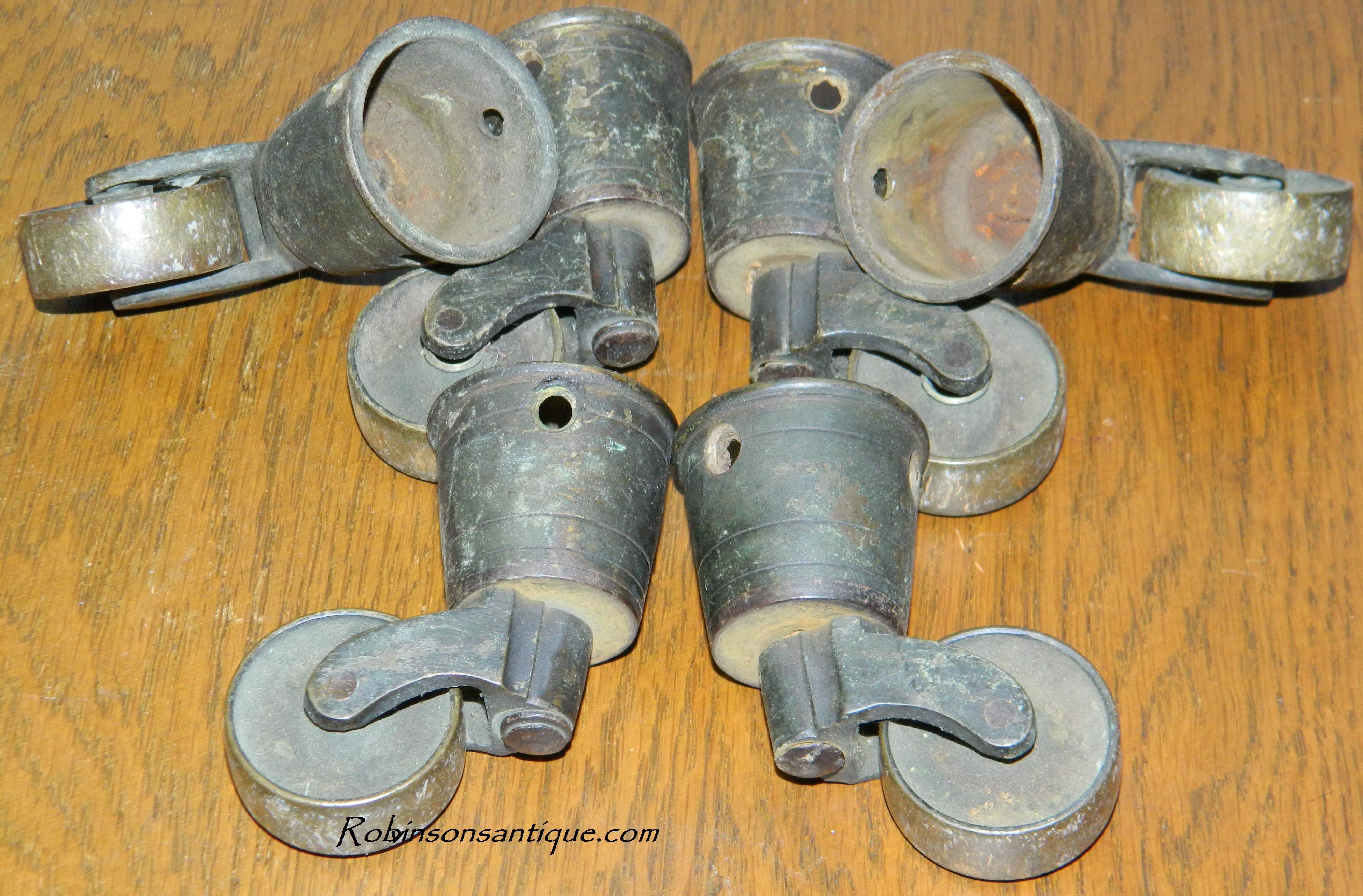 Antique Restoration Hardware, Castor